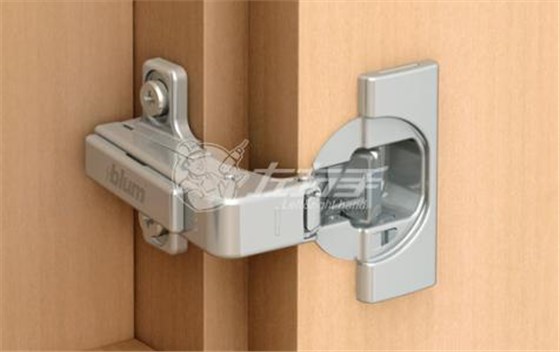 如何調(diào)整柜門(mén)鉸鏈圖解