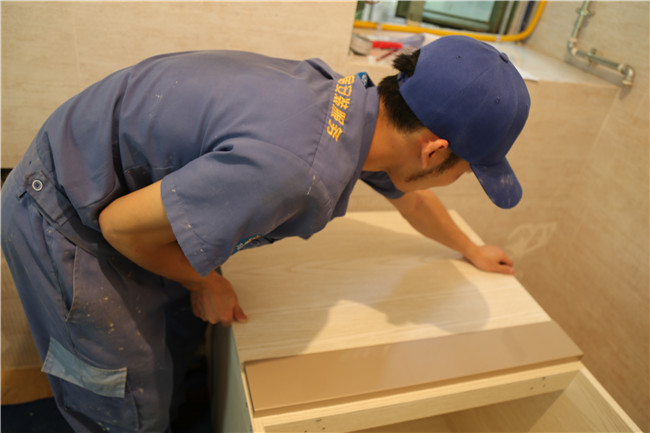 左右手家居安裝師傅教你家具修補(bǔ)小問題，自己動手輕松解決