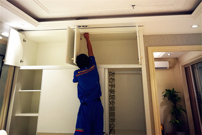 左右手與北緯56°實(shí)木定制之間有什么故事？