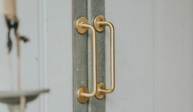 安裝衣柜門(mén)把手的正確方法，衣柜門(mén)把手安裝過(guò)程