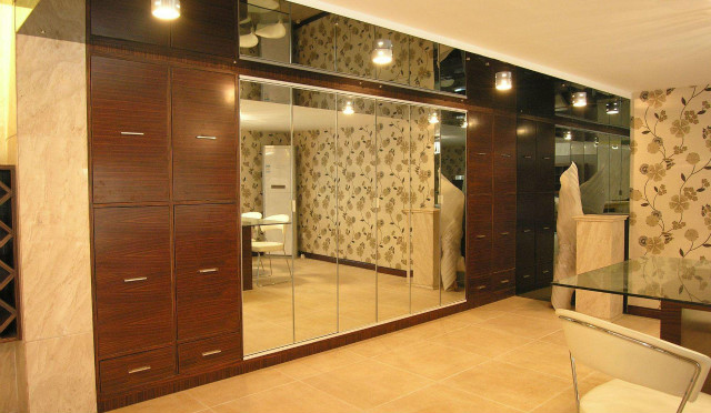 定制衣柜鏡子正確安裝流程，安裝過程分幾步進行