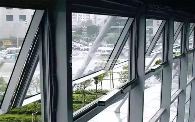 窗戶到底內(nèi)開(kāi)好還是外開(kāi)好？看完這對(duì)比，應(yīng)該知道怎么選擇了！