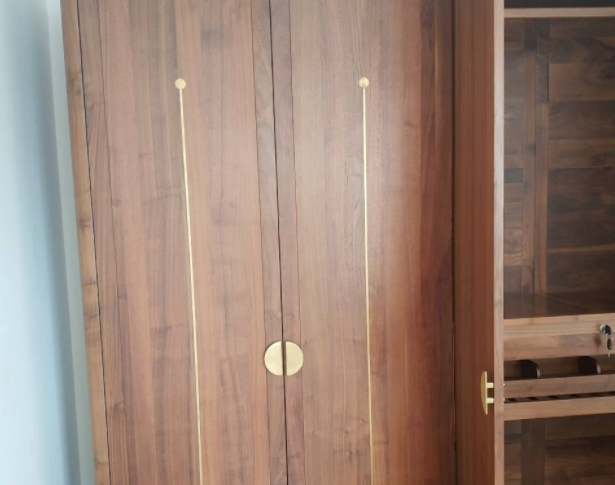 廣東實(shí)木家具整體櫥柜：實(shí)木家具=用實(shí)木做的家具？