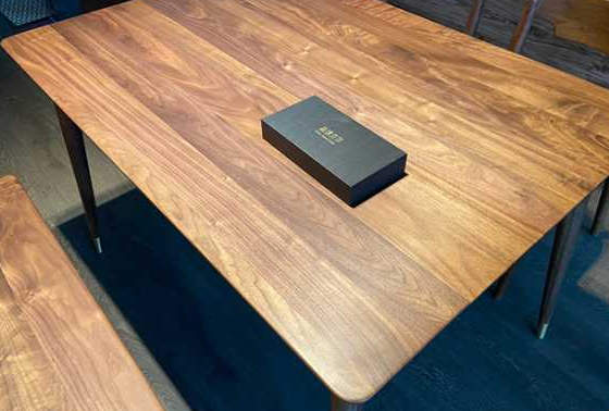 黑胡桃色實(shí)木家具那么多坑，想買不敢買呀?