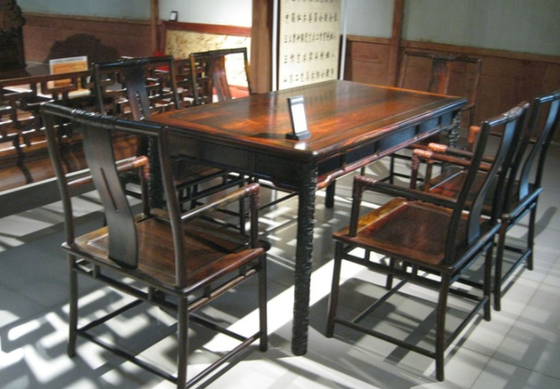 木頭工藝品：開裂的紅木家具就不是好的紅木家具嗎？