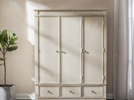 定制衣柜和成品衣柜的優(yōu)缺點(diǎn)，加盟哪個定制衣柜好？