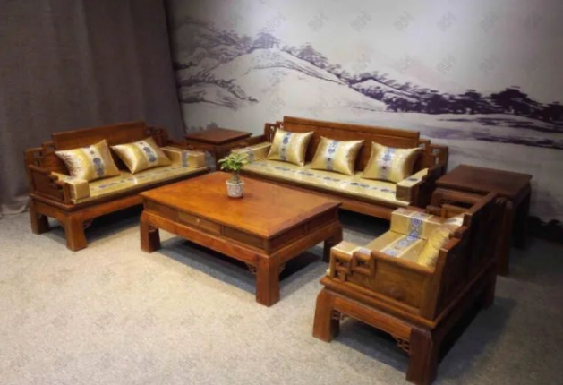 大葉紫檀家具：刺猬紫檀沙發(fā)五件套價格怎么樣，沙發(fā)保養(yǎng)技巧有哪些呢？