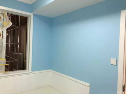 家庭裝修風(fēng)格圖，榻榻米護(hù)墻板選用哪種材質(zhì)好？