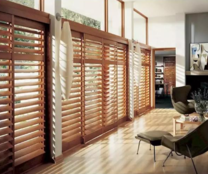 實(shí)木百葉窗：你家還在用布窗簾？不如看看這些高顏值的百葉窗
