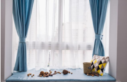 上海門(mén)窗加工：鋁合金門(mén)窗對(duì)比塑鋼門(mén)窗，哪個(gè)適合封陽(yáng)臺(tái)？