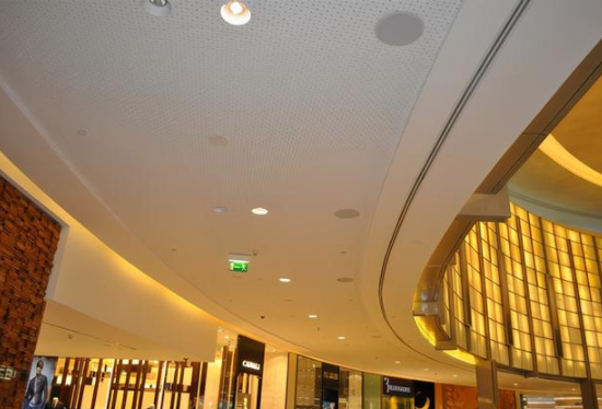 鋁扣板吊頂批發(fā)價格：硅酸鈣板吊頂好還是鋁扣板吊頂好？