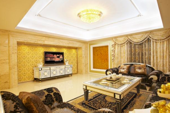 現(xiàn)代中式風(fēng)格裝修：中式博古架裝修效果圖，古典家具的新生魅力