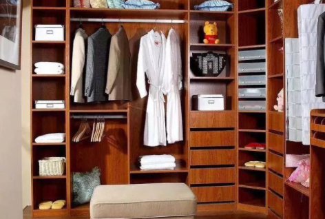 衣柜怎么選？衣柜板材哪種好？