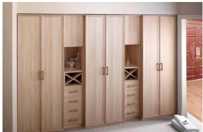 臥室衣柜門板：衣柜門板的款式有幾種，衣柜柜體不同材質(zhì)優(yōu)缺點