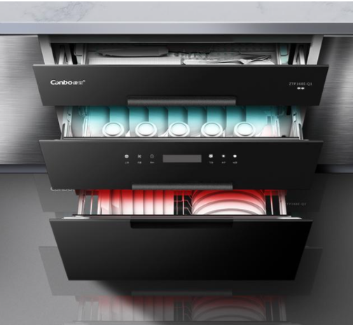 北京實(shí)木櫥柜門板：立柜柜門不齊是怎么回事？能否自行處理？