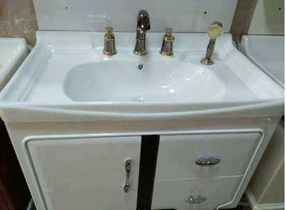 【整體浴室柜加盟】落地式浴室組合柜怎么安裝？