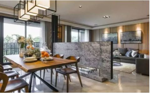 客廳沙發(fā)背景掛畫(huà)：正確的客廳沙發(fā)布局方法,可足足增大5倍大空間