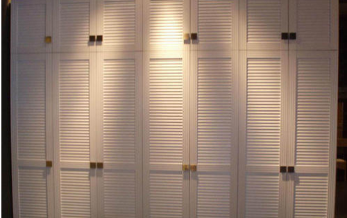 【百葉門衣柜加盟】百葉門衣柜的優(yōu)缺點是什么,表現在哪些方面
